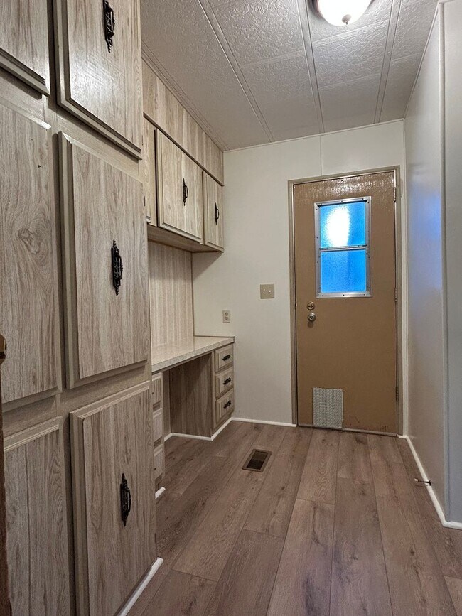 Building Photo - 373 Lodgeview Dr