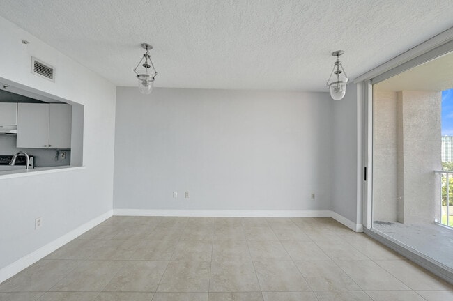 Building Photo - 3020 NE 32nd Ave