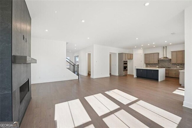 Building Photo - 2815 Medford Dr