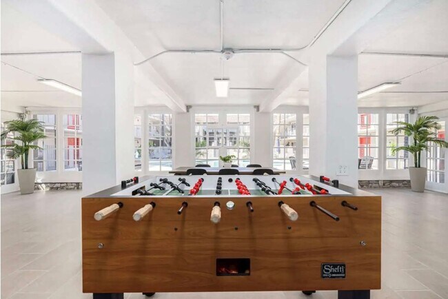 Building Photo - Aparthotel with Private Bedroom! Amenity P...