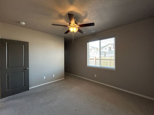 Building Photo - Newer 3 Bedroom / 2 Bathroom Home In NW Re...