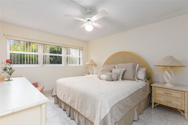 Building Photo - 3131 S Ocean Dr