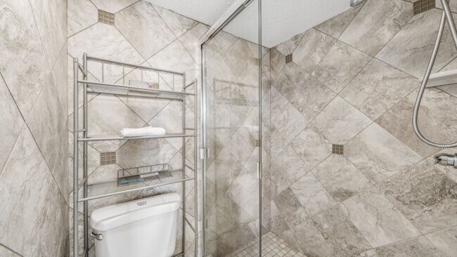 Building Photo - 7205 Thomas Dr