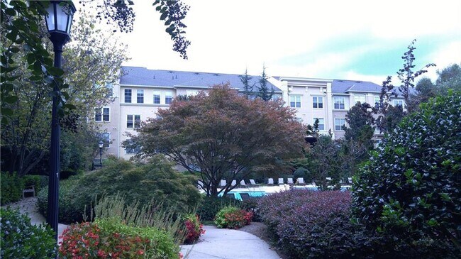 Building Photo - 10 Perimeter Summit Blvd