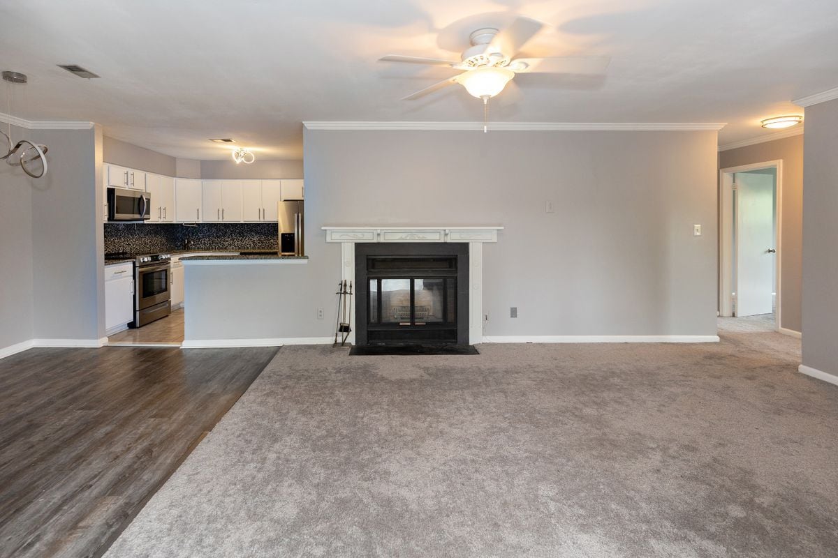 Building Photo - 10-B SUMAC CT