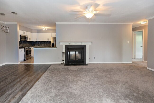 Building Photo - 10-B SUMAC CT
