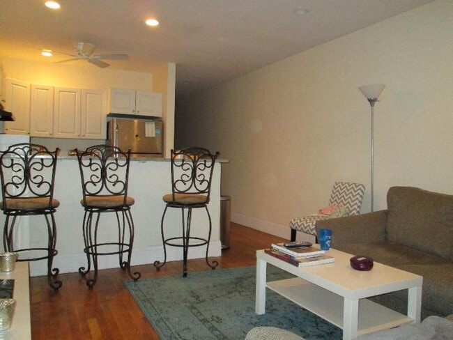 Building Photo - 60 Egmont St