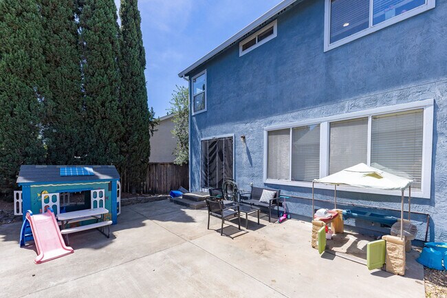 Building Photo - 907 Shadywood Cir
