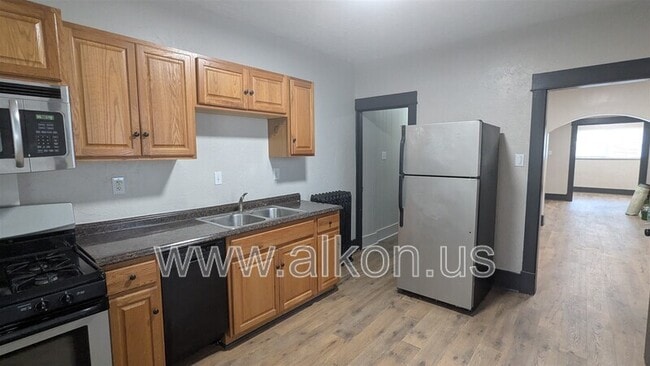 Building Photo - 3017 Glendale Ave