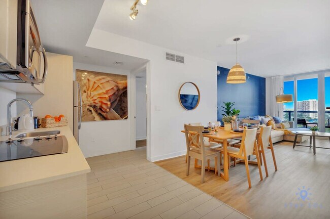 Building Photo - 2602 E Hallandale Beach Blvd
