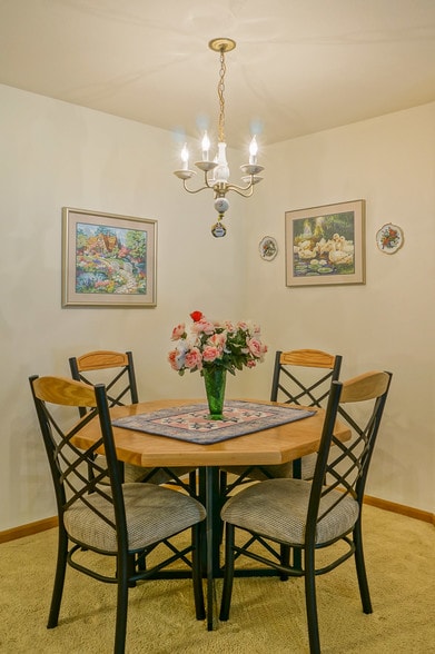 Dining Area - 325 Henry Dr