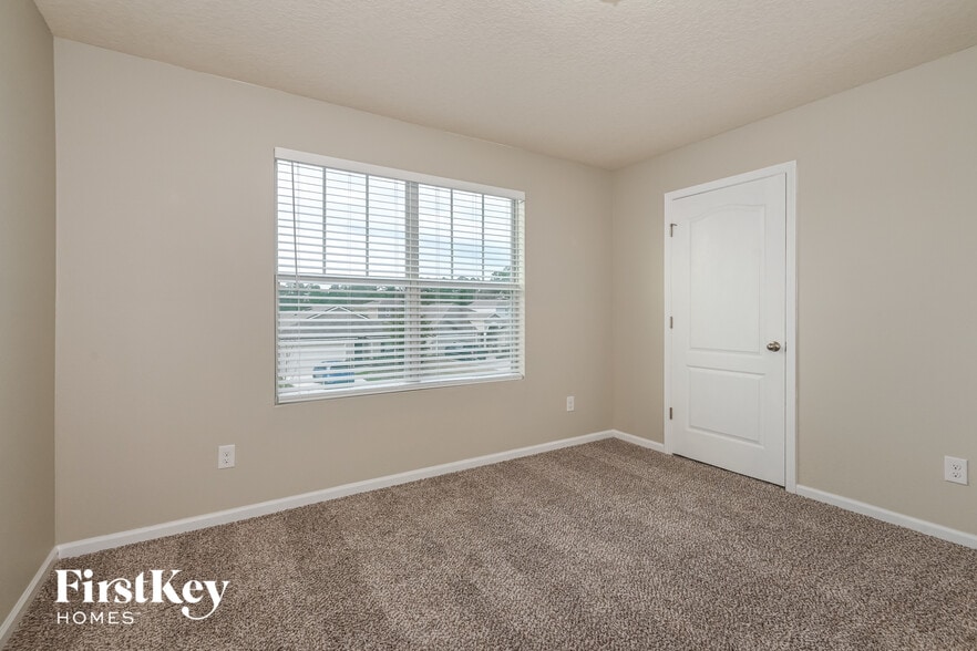 Building Photo - 65081 Lagoon Forest Dr