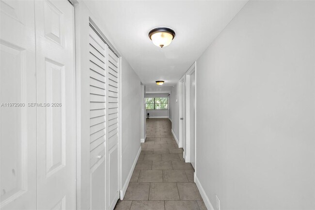 Building Photo - 3014 SW 21st Terrace