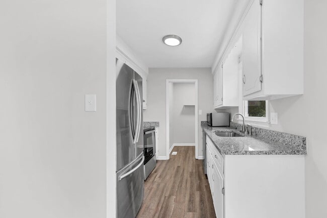 Building Photo - Move-in Special!! 3 Bedroom and 2 Bathroom with Finished Basement near Fort Campbell