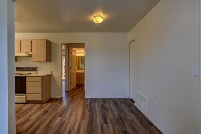 Building Photo - 6220 N Buckboard Dr