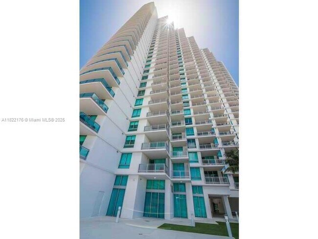 Building Photo - 350 S Miami Ave