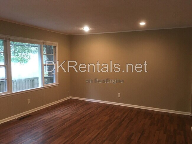 Building Photo - 808 Meadow Pl