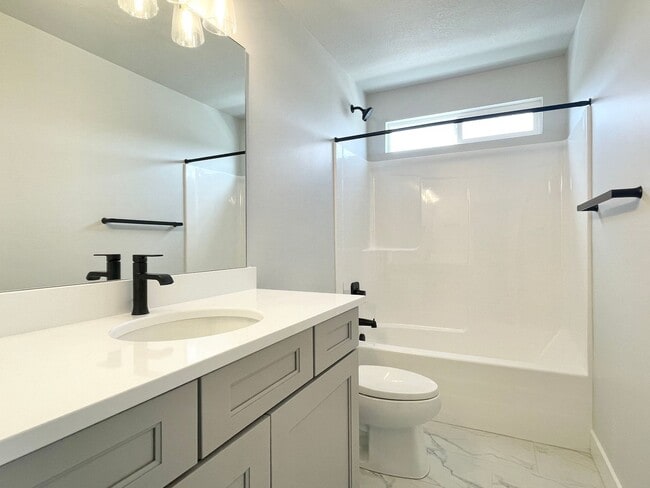 Building Photo - Awesome Corner Townhome at Mountain Ridge!