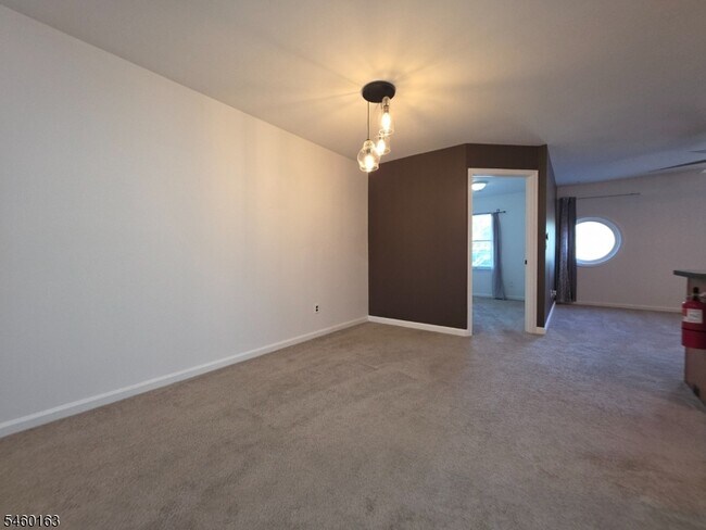 Building Photo - 272 US-206
