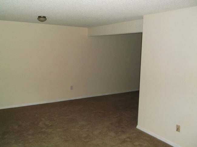 Building Photo - 4412 E 13th St