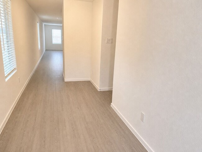 Building Photo - 1520 Sunset Rdg Dr