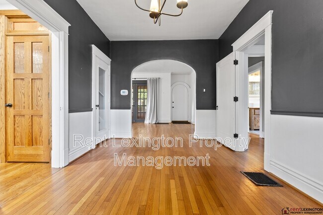 Building Photo - 1041 Fontaine Rd