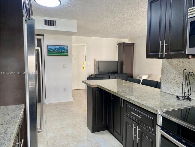 Building Photo - 17011 N Bay Rd