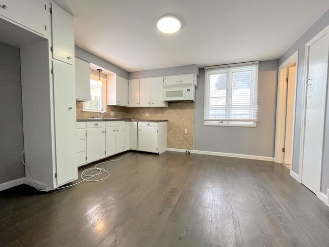 Building Photo - Comfortable 2-Bed Plus Den Home Available in Tonawanda