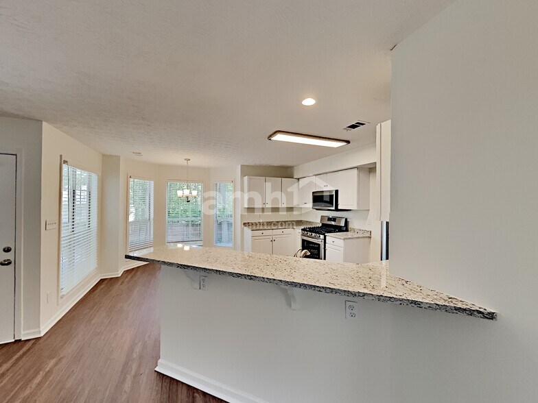 Building Photo - 555 Fosters Mill Ln NW