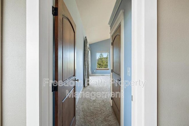 Building Photo - 721 Sanctuary Hls