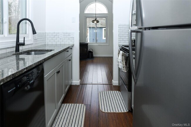 Building Photo - 3675 Old Yorktown Rd