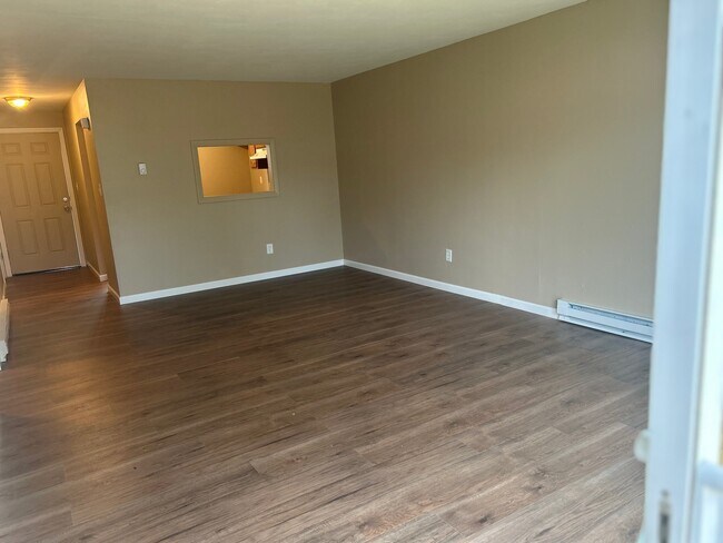 Building Photo - 609 Woodtick Rd
