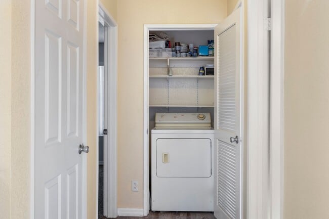 Building Photo - 1202 Donax Ave