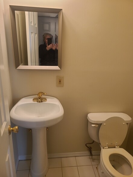 Building Photo - 1223 N Albright Ave