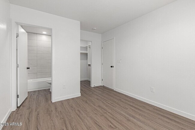 Building Photo - 502 S Crismon Rd