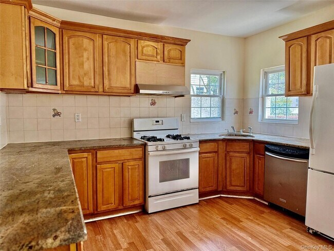 Building Photo - 223 Jackson Ave