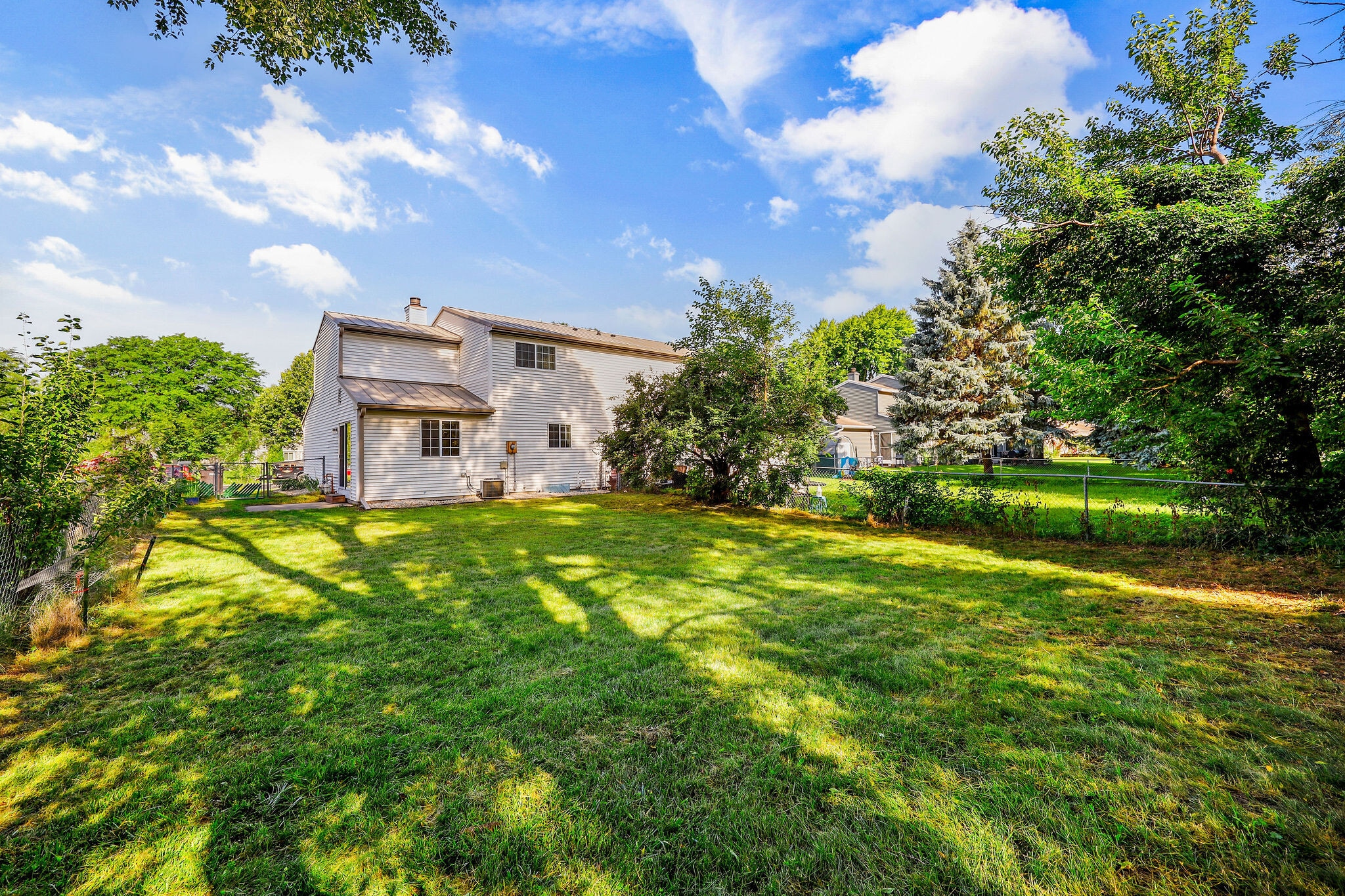 Split, fenced backyard - 3005 Patty Ln