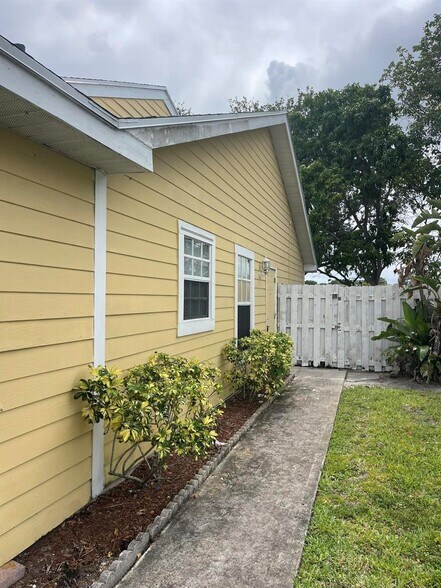 Building Photo - 1534 Royal Forest Ct