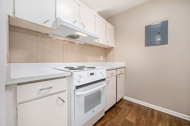 Building Photo - Blue Springs Apartments 2 Bedroom