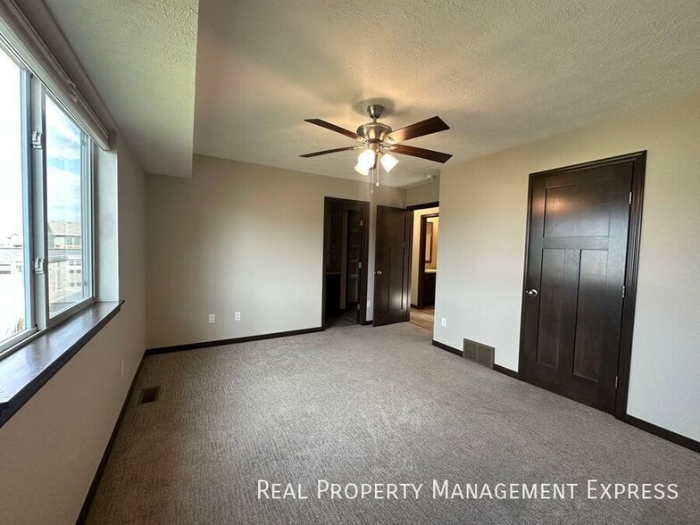 Building Photo - $500 OFF First Month's Rent! 4 Bed 3 Bath ...