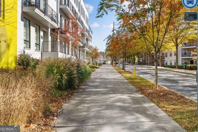 Building Photo - 1272 Longreen Ter NW