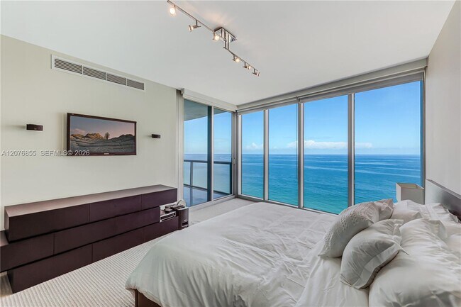 Building Photo - 17001 Collins Ave