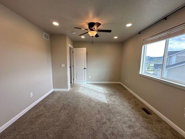 Building Photo - Single Family Home on Ranches Golf Course ...
