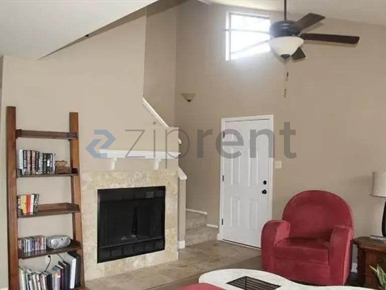 Building Photo - 334 W Harwood Rd