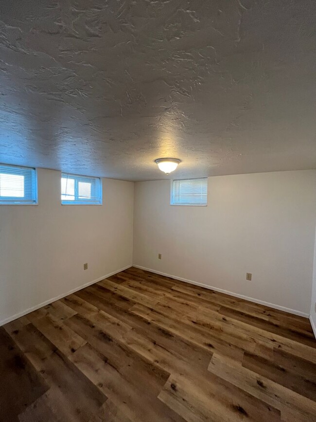 Building Photo - 360 N SF