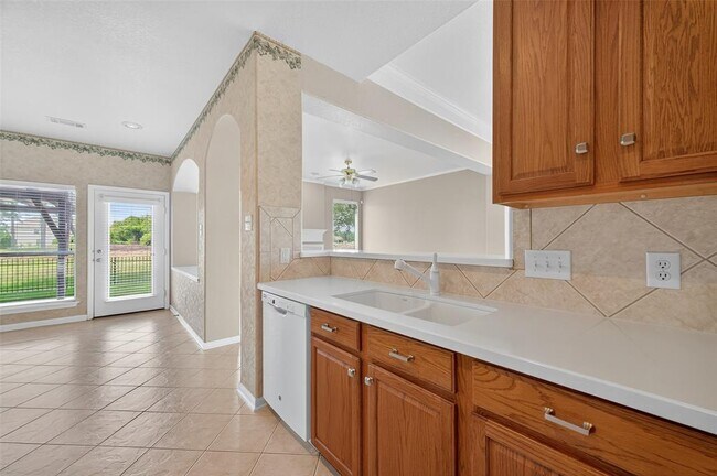 Building Photo - 7914 Loyel Pointe Dr