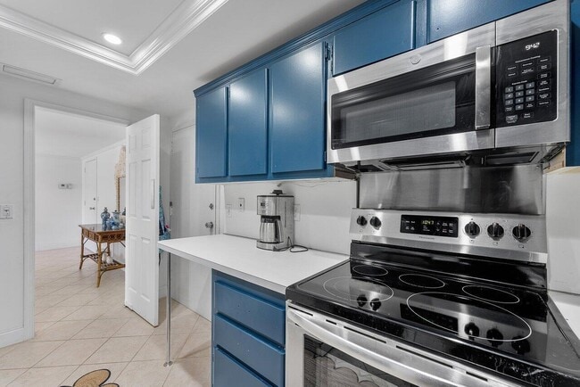 Building Photo - 2773 S Ocean Blvd