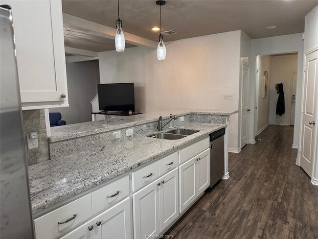 Building Photo - 3420 Summerway Dr