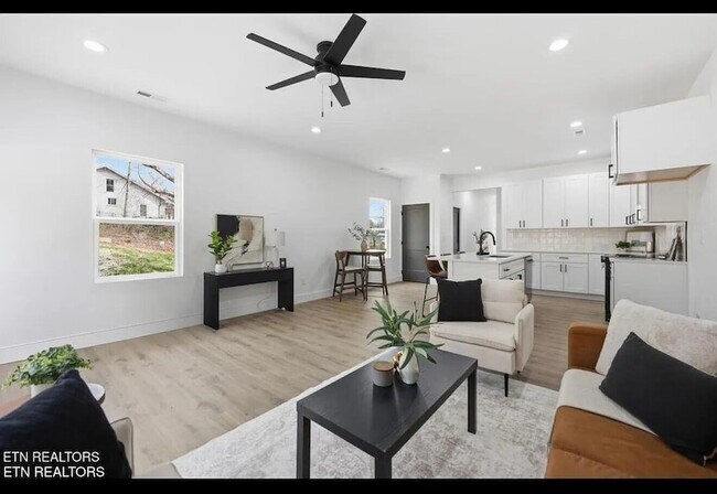 Building Photo - 3429 Garden Dr