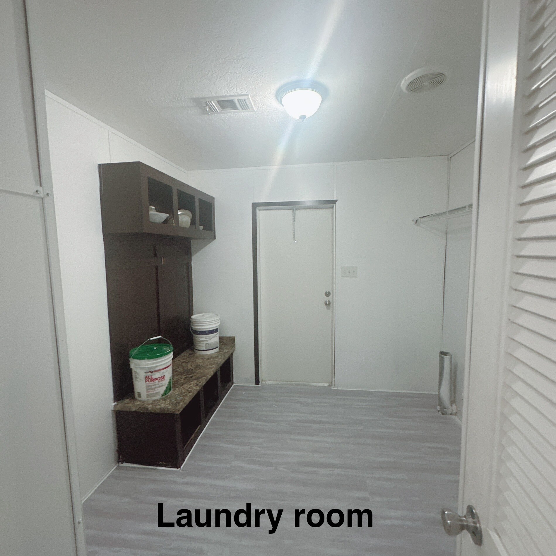 Laundry room - 2436 Bay Lake Loop
